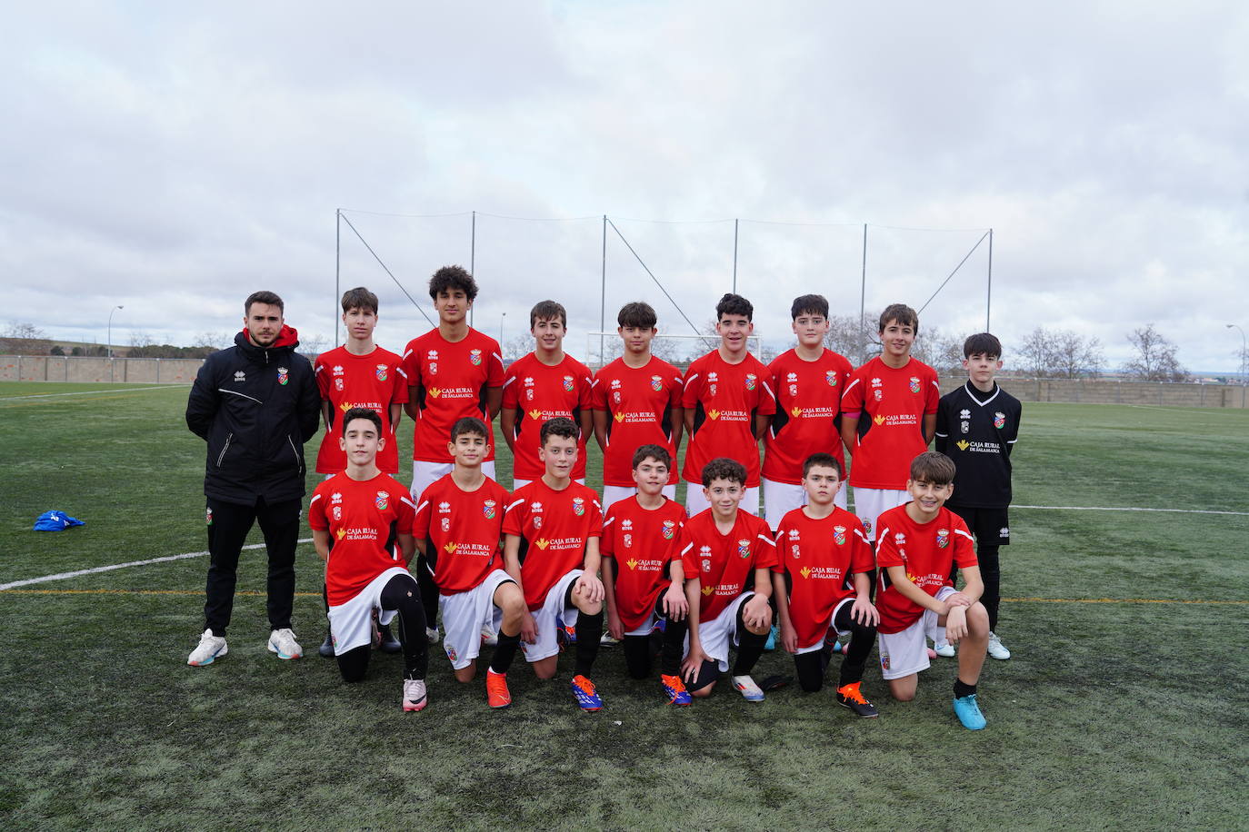 Abajo (de izquierda a derecha): Charly (entrenador), Mario, Daniel, Óliver, Diego Méndez, David, Rodrigo Alia, Adrián y Rubén. Abajo (de izquierda a derecha): Diego Ramos, Dennis, Hugo, Alexandro, Rodrigo García, Guille y Joel.