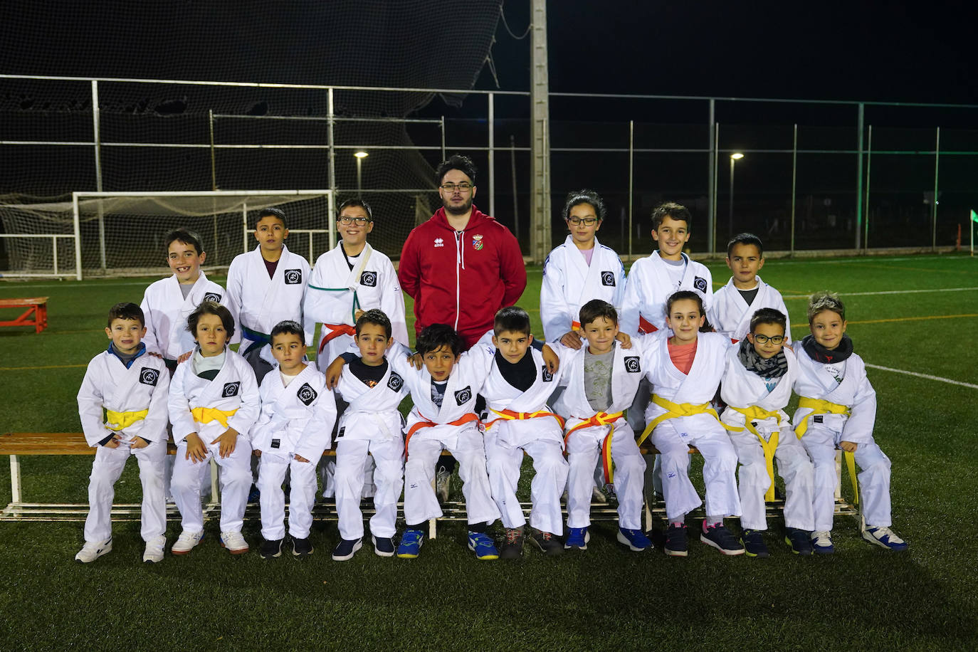 Arriba (de izquierda a derecha): Samuel, Adrián, Daniel, Fran (entrenador), Olaya, Saúl y Ángel. Abajo (de izquierda a derecha): Dylan, Mateo, Mario, Hugo, Miguel Ángel, Daniel, Félix, Myriam, Luis y Alejandro.