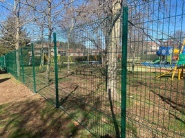 Parque infantil Las Eras, en La Alberca, situado en una zona transitada.