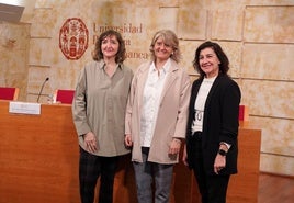 Belén Santamaría, María H. Benavente y Cristina Iglesias, en la presentación.