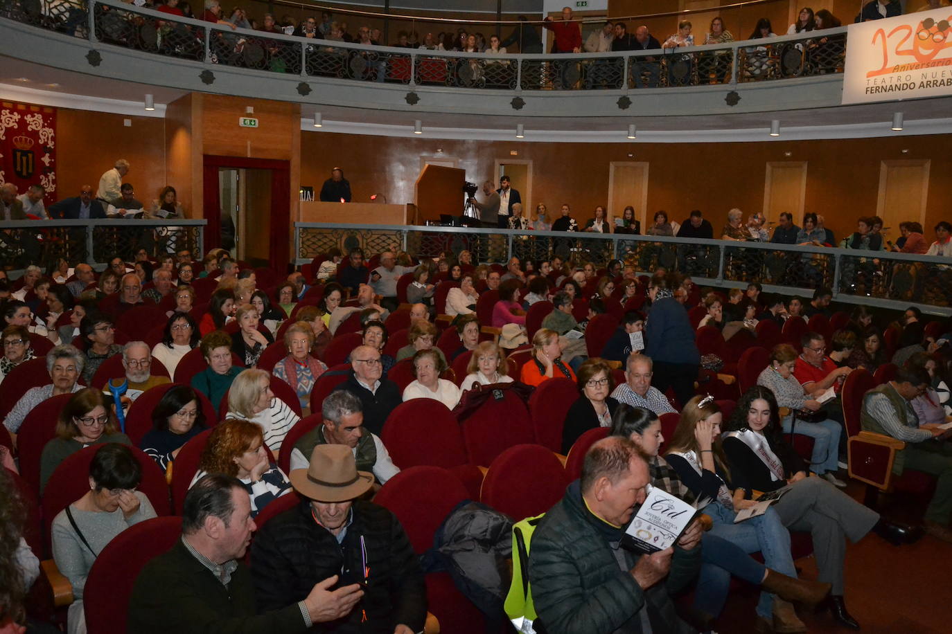 Los políticos, el “evento alternativo” o Fernando Arrabal se cuelan en las Coplas