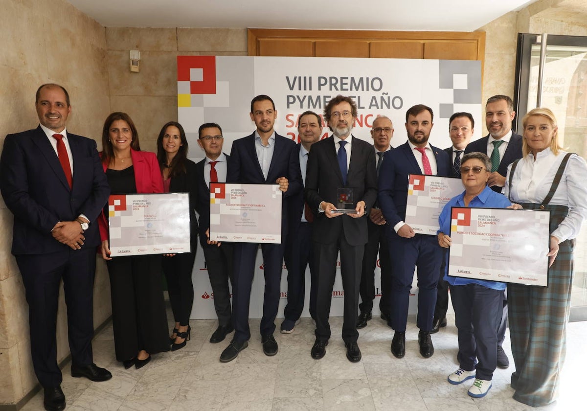 Entrega del Premio Pyme del Año de 2024, donde resultó ganadora la empresa minera Saloro.