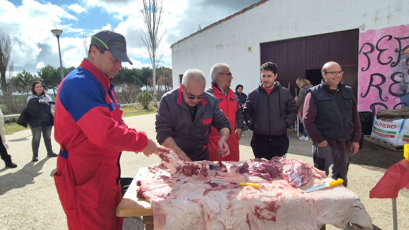 Animado encuentro intergeneracional en torno a la fiesta de la matanza en Rágama