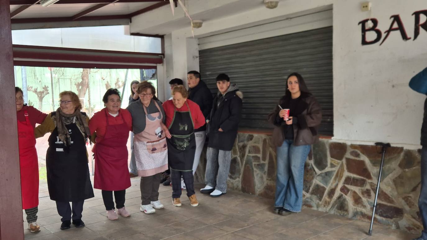 Animado encuentro intergeneracional en torno a la fiesta de la matanza en Rágama