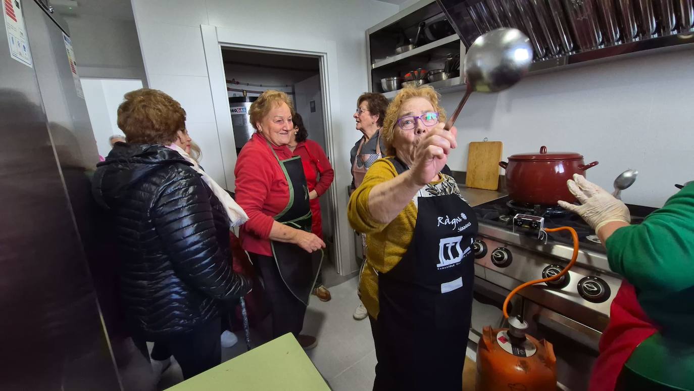 Animado encuentro intergeneracional en torno a la fiesta de la matanza en Rágama