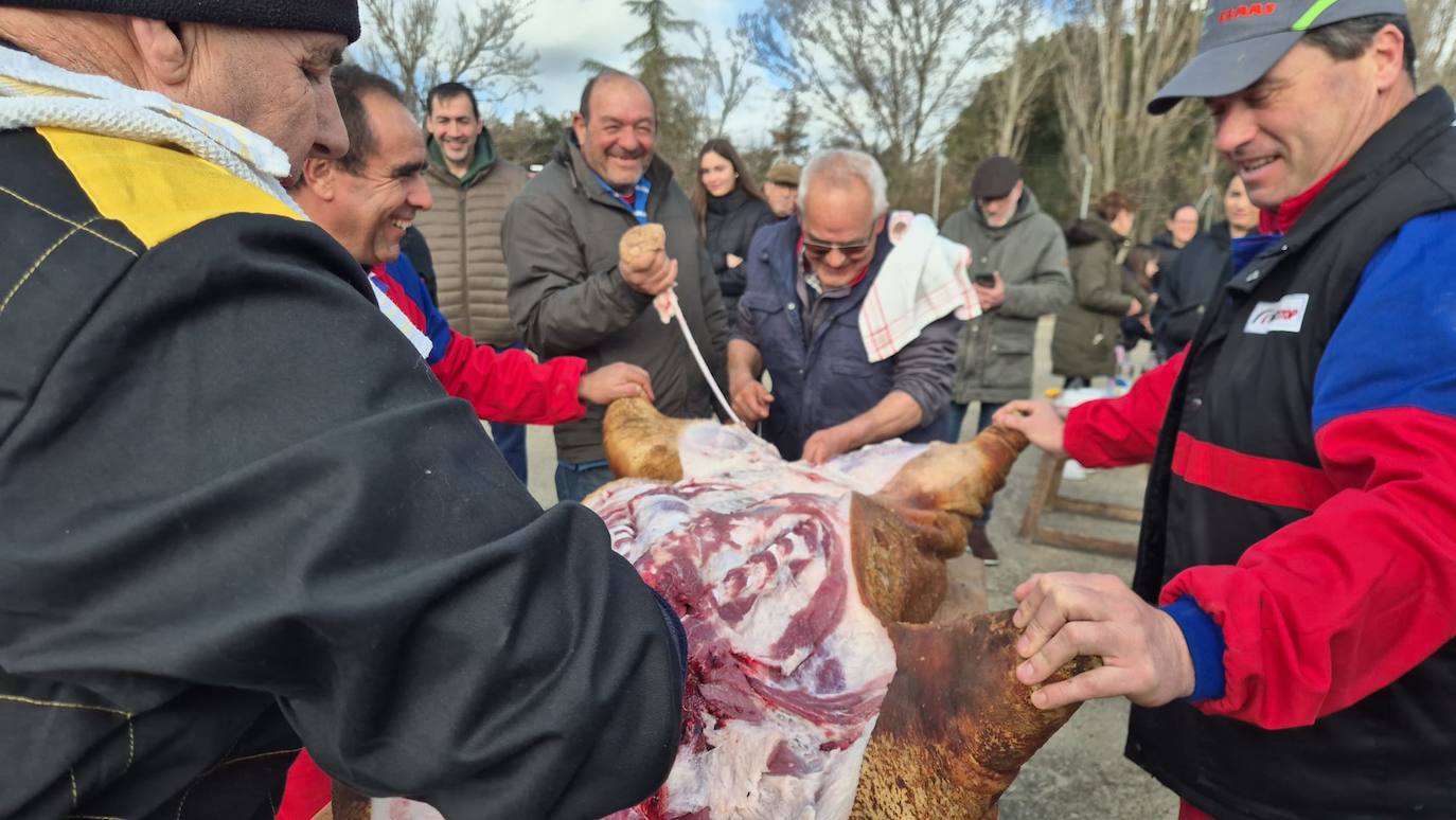 Animado encuentro intergeneracional en torno a la fiesta de la matanza en Rágama