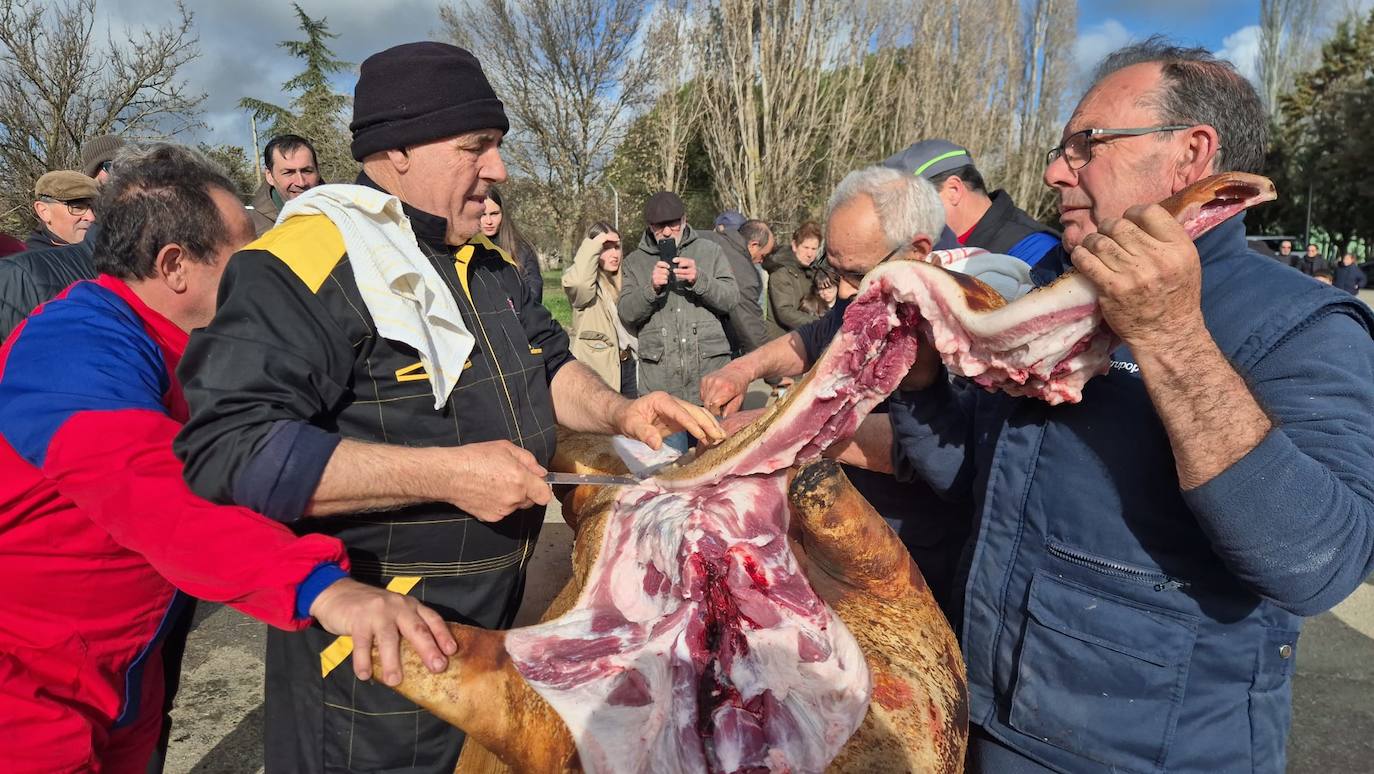 Animado encuentro intergeneracional en torno a la fiesta de la matanza en Rágama