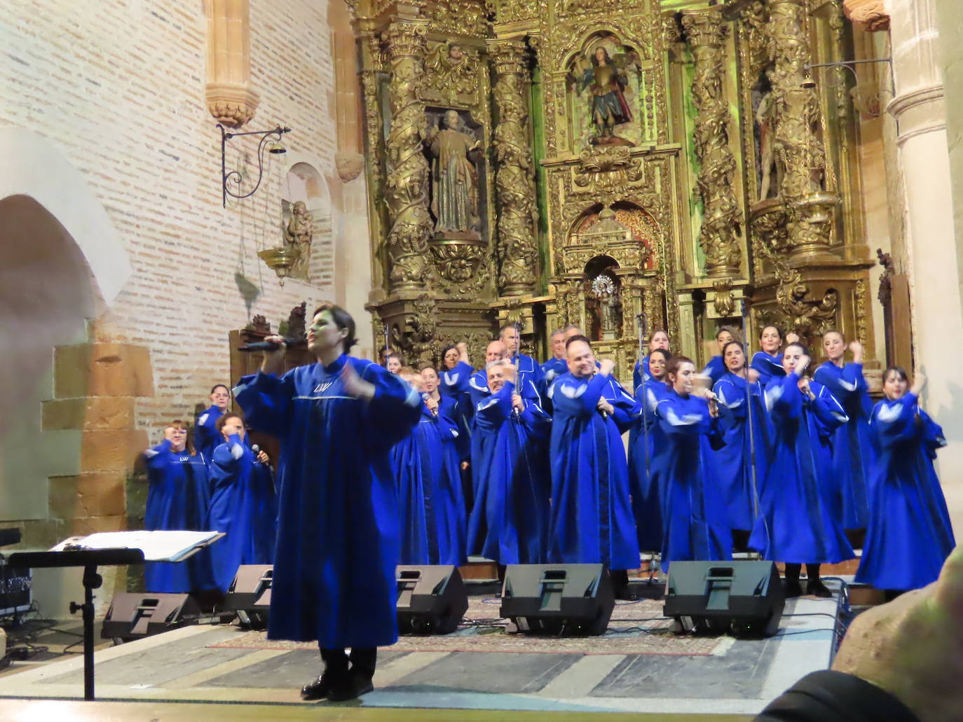 La iglesia de Zorita de la Frontera se llena con la música gospel