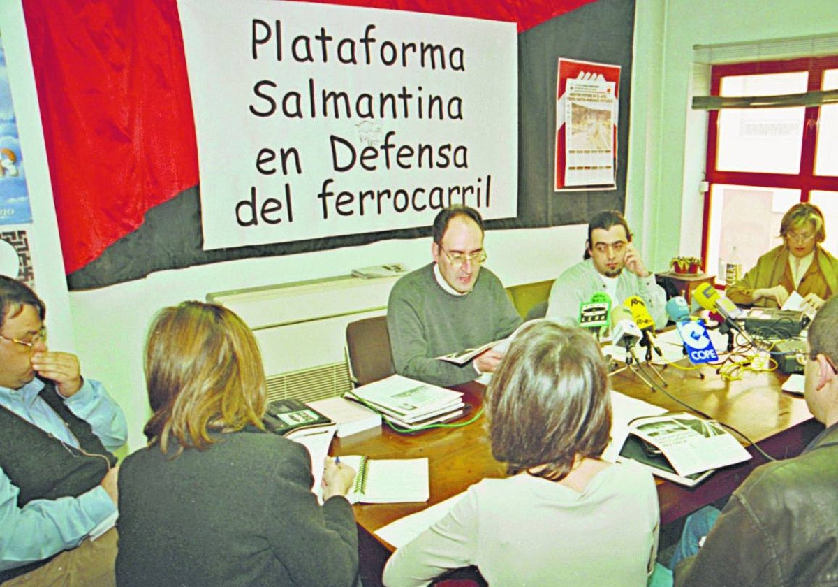 Imagen de la reunión organizada por la Plataforma Salmantina en Defensa del Ferrocarril.