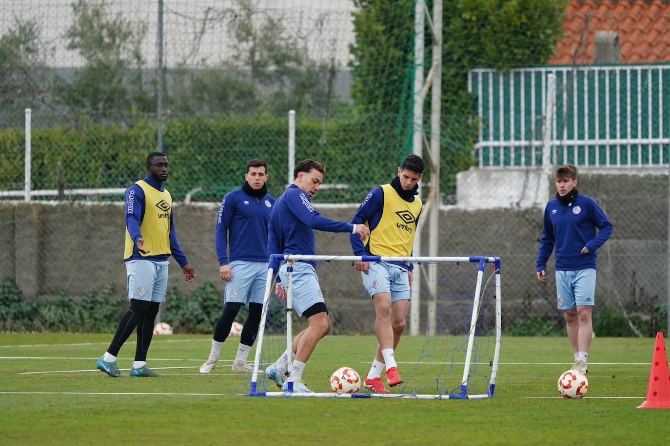 Souley, Óscar Lorenzo, De Tomás, Murua y Cristeto en el entrenamiento del viernes en el anexo.