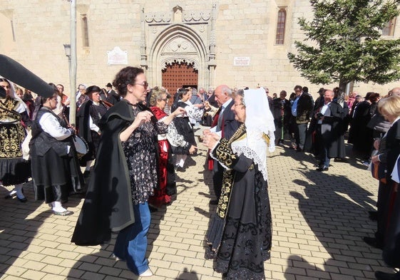 I encuentro de capas y trajes charros de Macotera