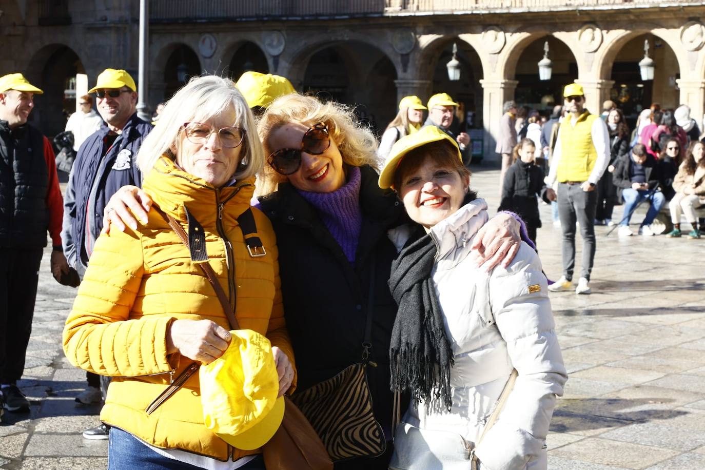 La marcha solidaria por las enfermedades raras &#039;tiñe&#039; de amarillo las calles de Salamanca