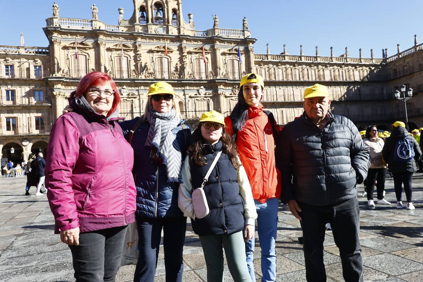 La marcha solidaria por las enfermedades raras &#039;tiñe&#039; de amarillo las calles de Salamanca