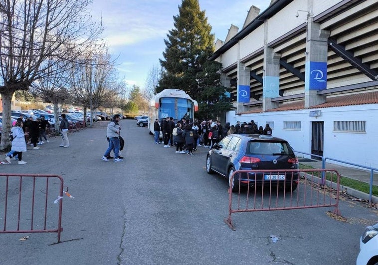 La Guardia Civil, custodiando la puerta.