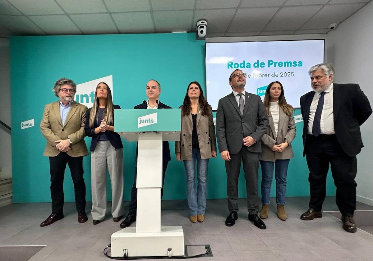 El secretario general de Junts, Jordi Turull, en una rueda de prensa junta a la Ejecutiva del partido.