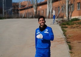 Álvaro Gómez, con su brazo izquierdo inmovilizado, en la sesión de este miércoles.