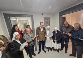 Oración junto a la Virgen de la Salud, junto a la enfermería del Carnaval.