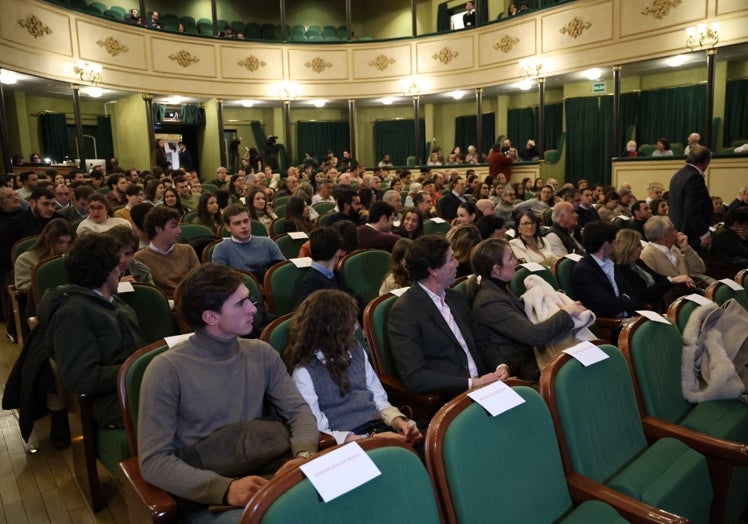 Público en el patio de butacas del Teatro Liceo.