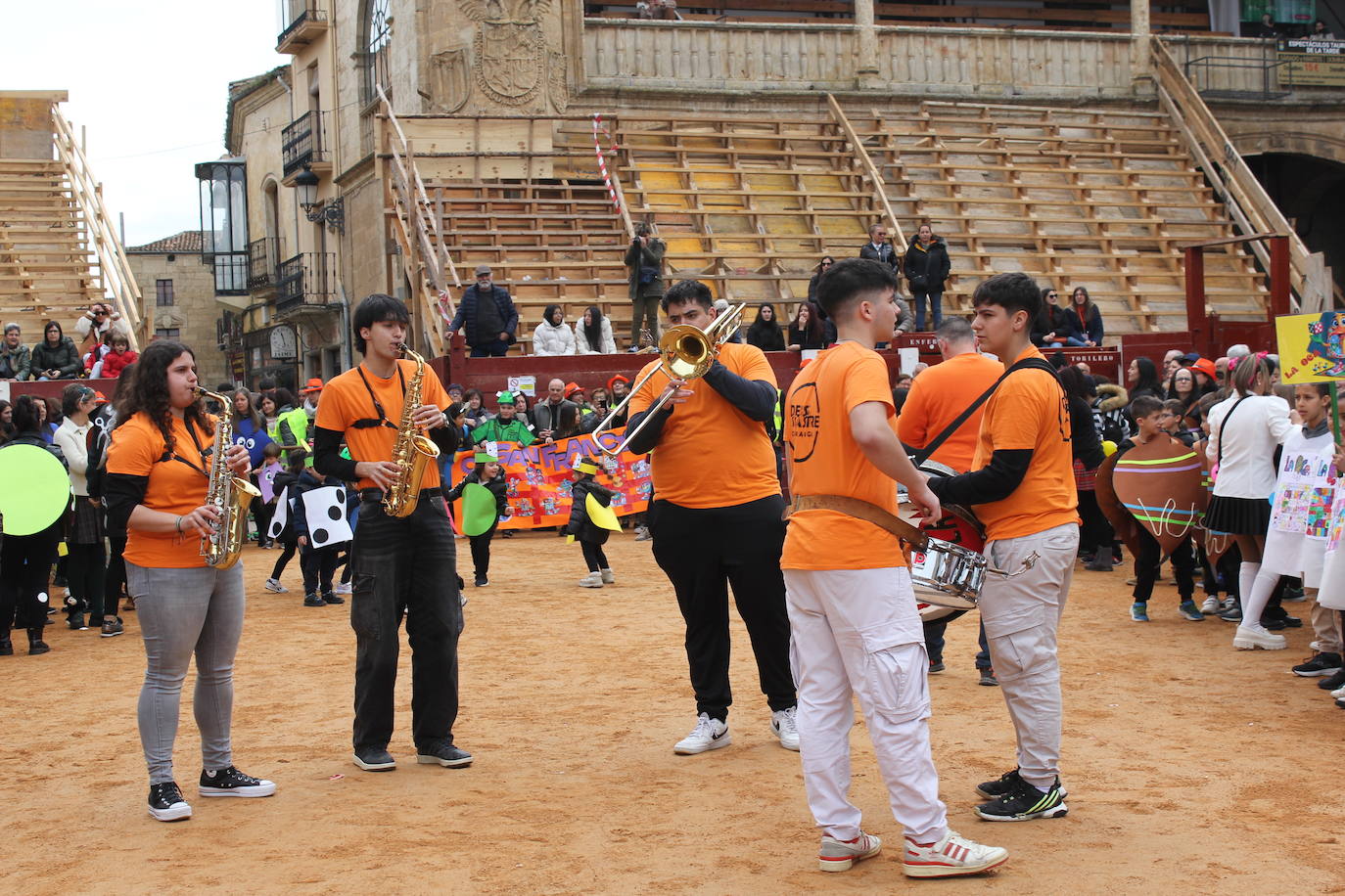 Los más pequeños dan el pistoletazo de salida al Carnaval del Toro