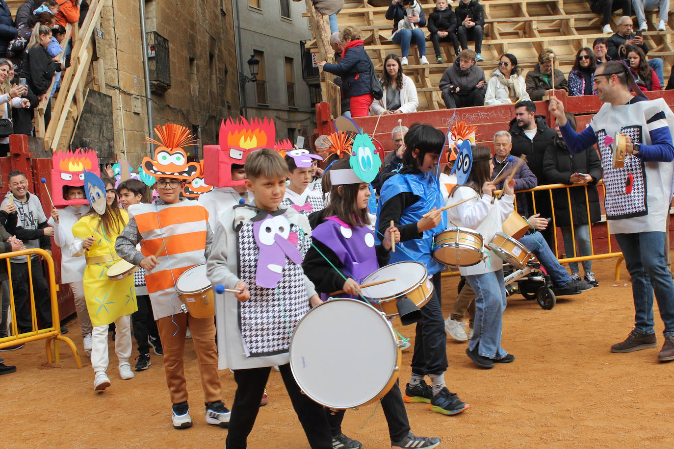 Los más pequeños dan el pistoletazo de salida al Carnaval del Toro