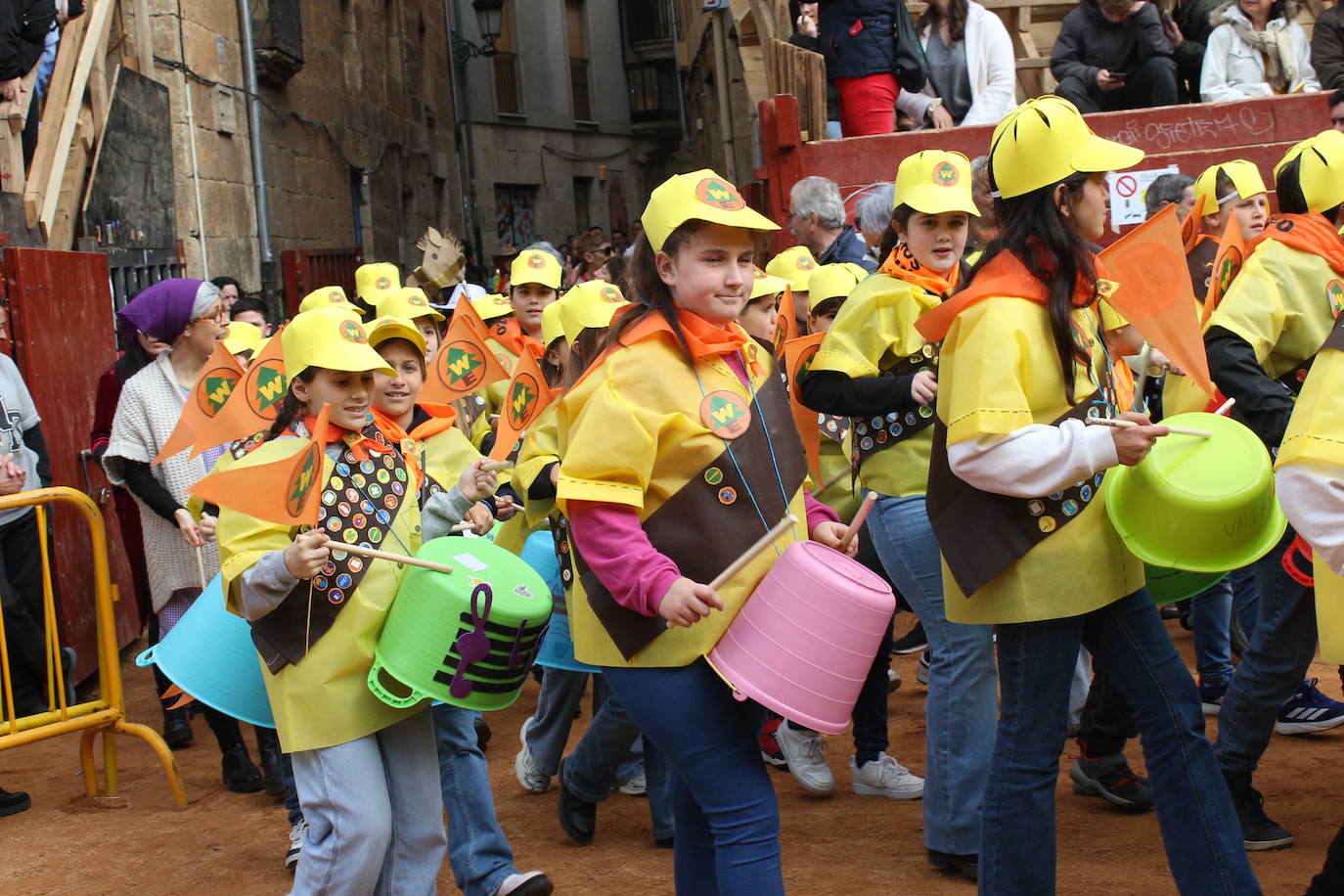 Los más pequeños dan el pistoletazo de salida al Carnaval del Toro