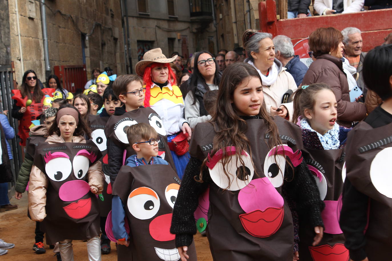 Los más pequeños dan el pistoletazo de salida al Carnaval del Toro