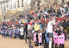 Colegio San Francisco a su llegada a la plaza