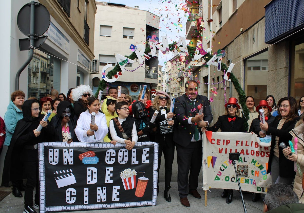 El desfile escolar hace vibrar a Guijuelo con una jornada llena de colorido y música