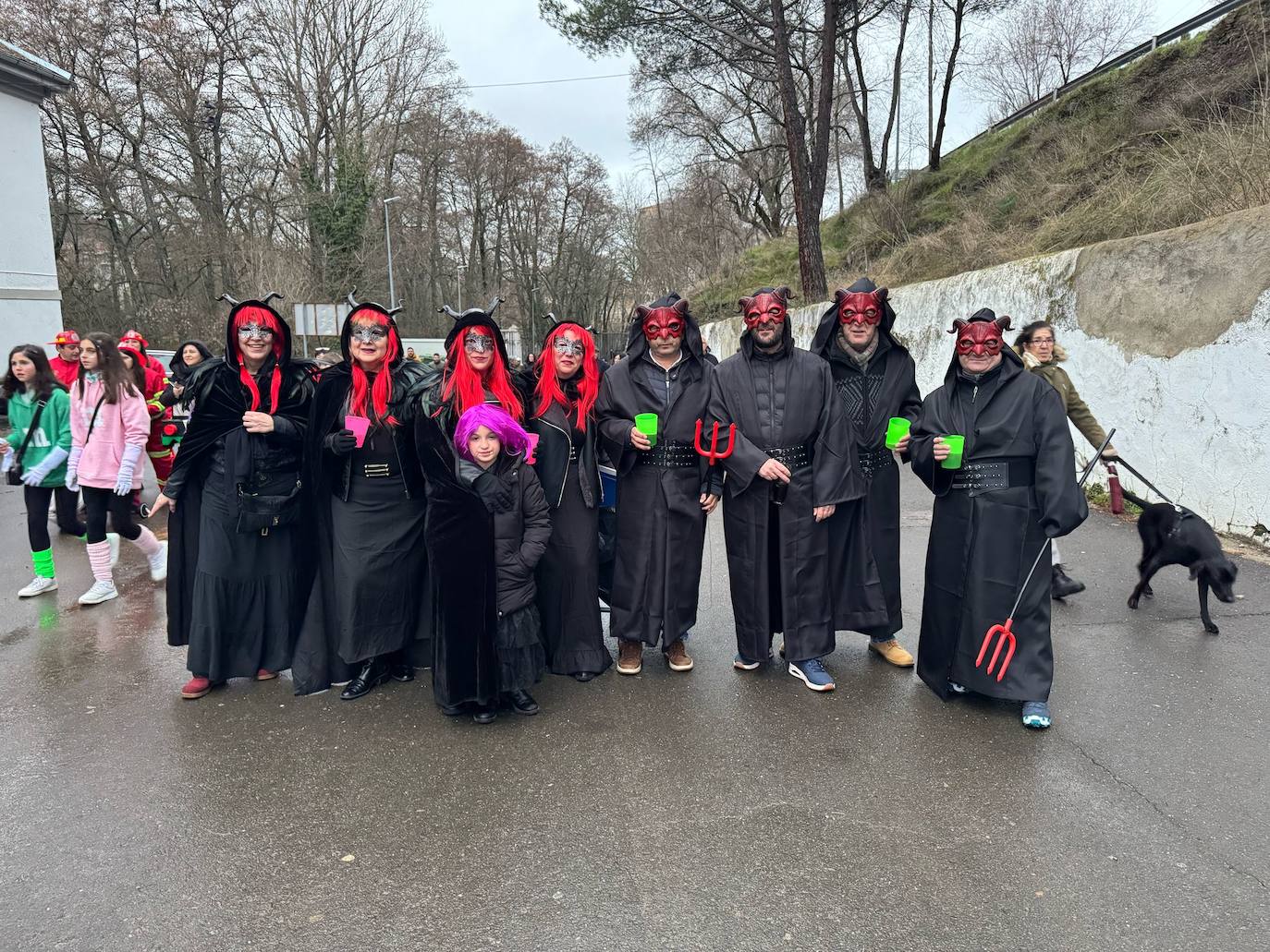 Multitudinaria fiesta de Carnaval en Béjar aún sin desfile por la lluvia