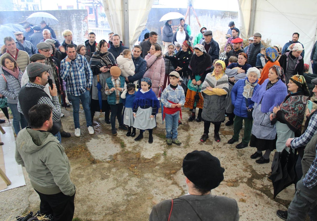 Peromingo disfruta de su fiesta matancera aún con lluvia