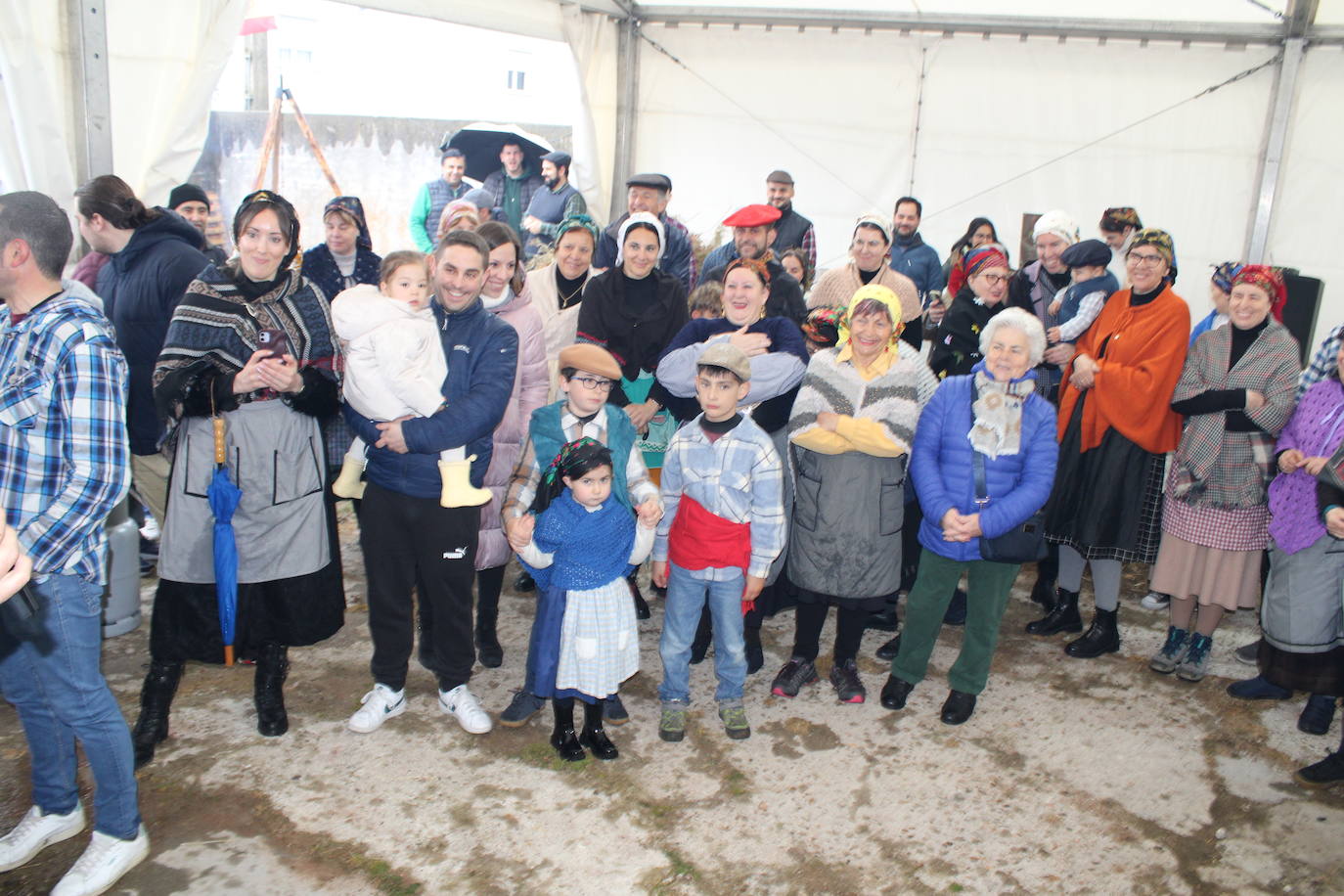 Peromingo disfruta de su fiesta matancera aún con lluvia