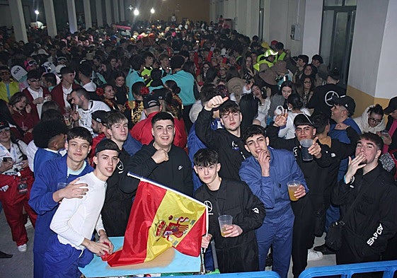 Lleno en la nave del recinto ferial para disfrutar del Carnaval de Béjar