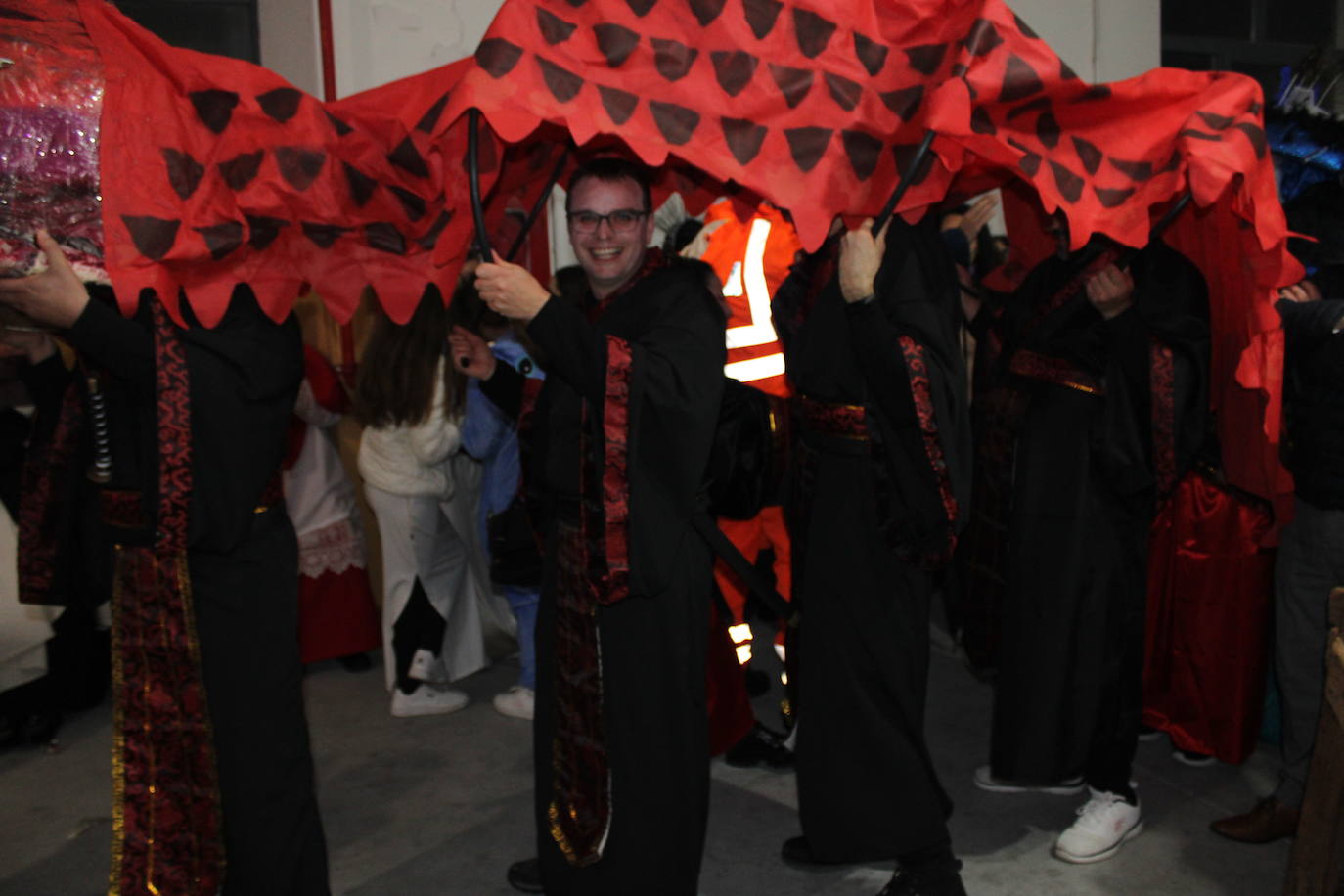 Multitudinaria fiesta de Carnaval en Béjar aún sin desfile por la lluvia