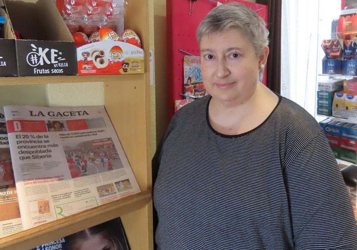 María Teresa Alconada Rodero en su tienda.