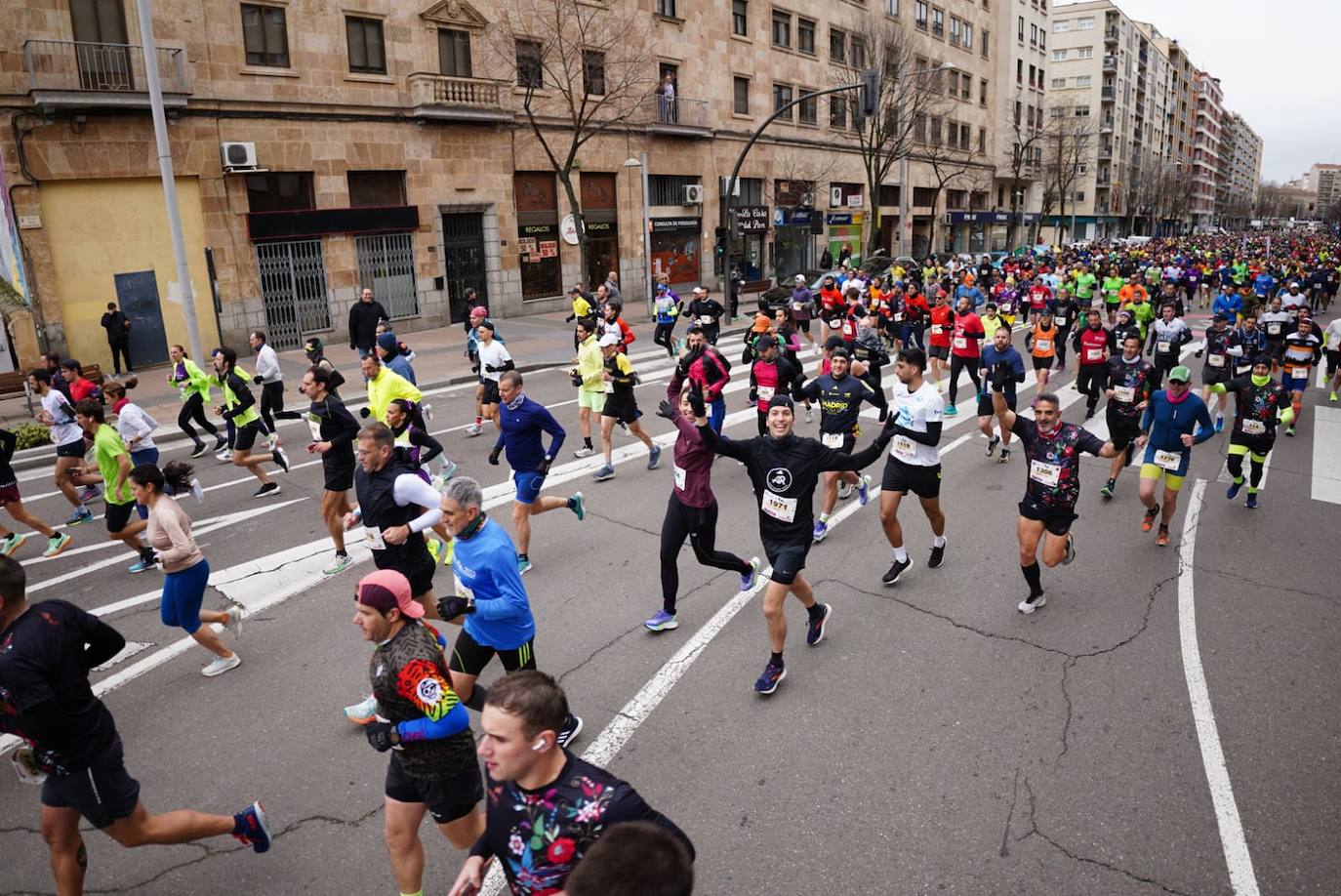 Todas las imágenes de cómo miles de salmantinos desafían al frío en la XIII Media Maratón