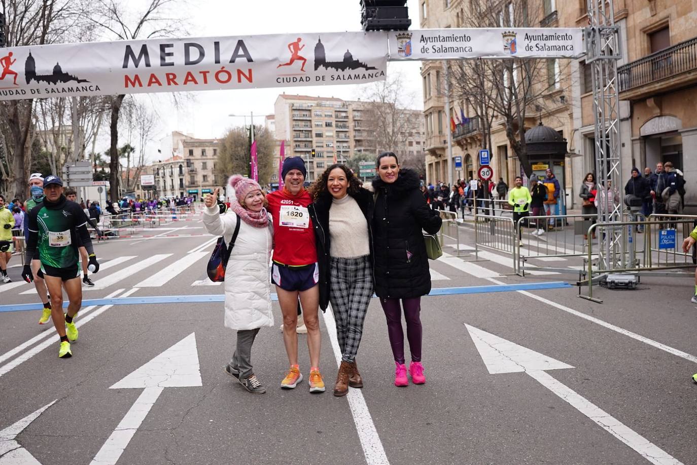 Todas las imágenes de cómo miles de salmantinos desafían al frío en la XIII Media Maratón