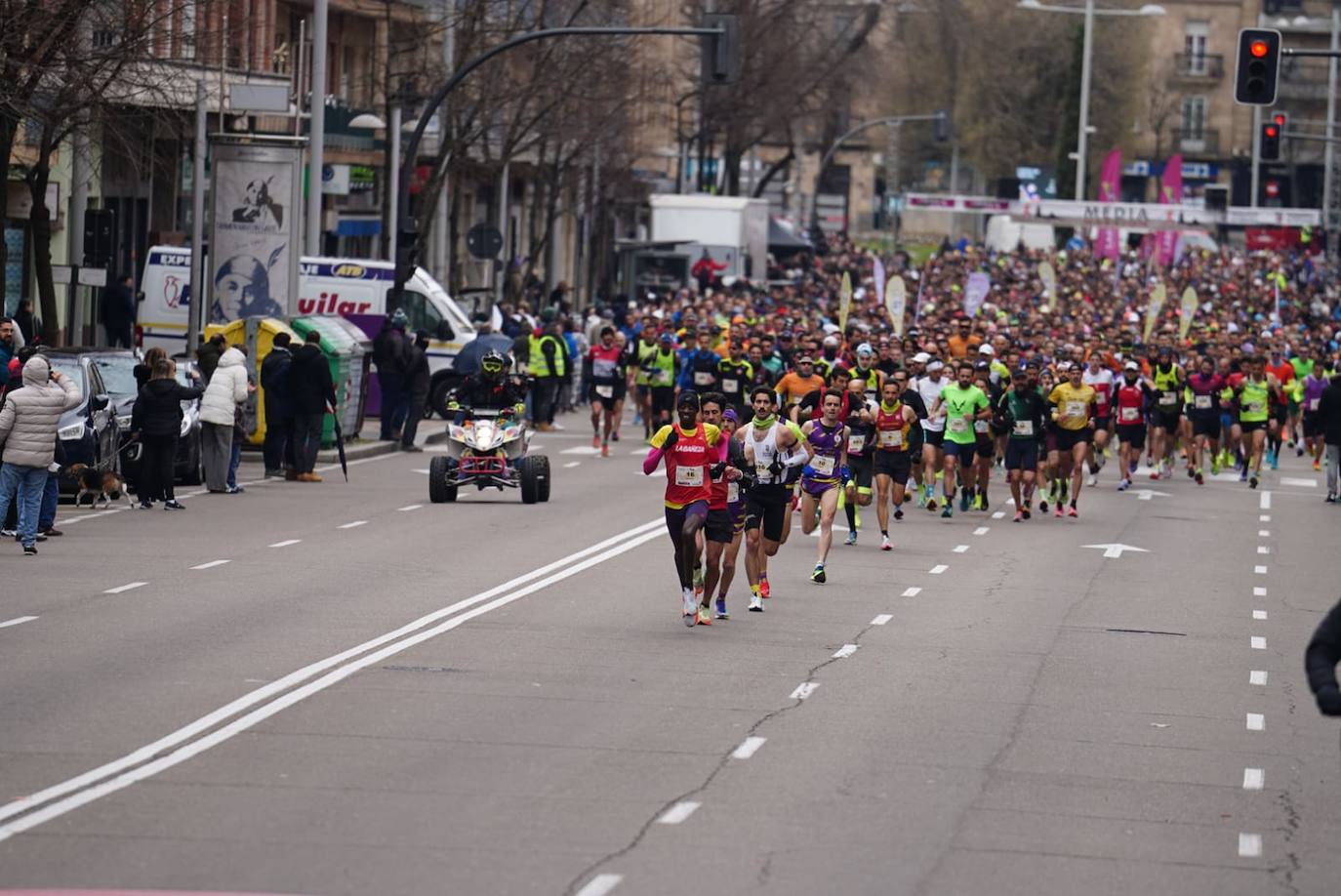 Todas las imágenes de cómo miles de salmantinos desafían al frío en la XIII Media Maratón