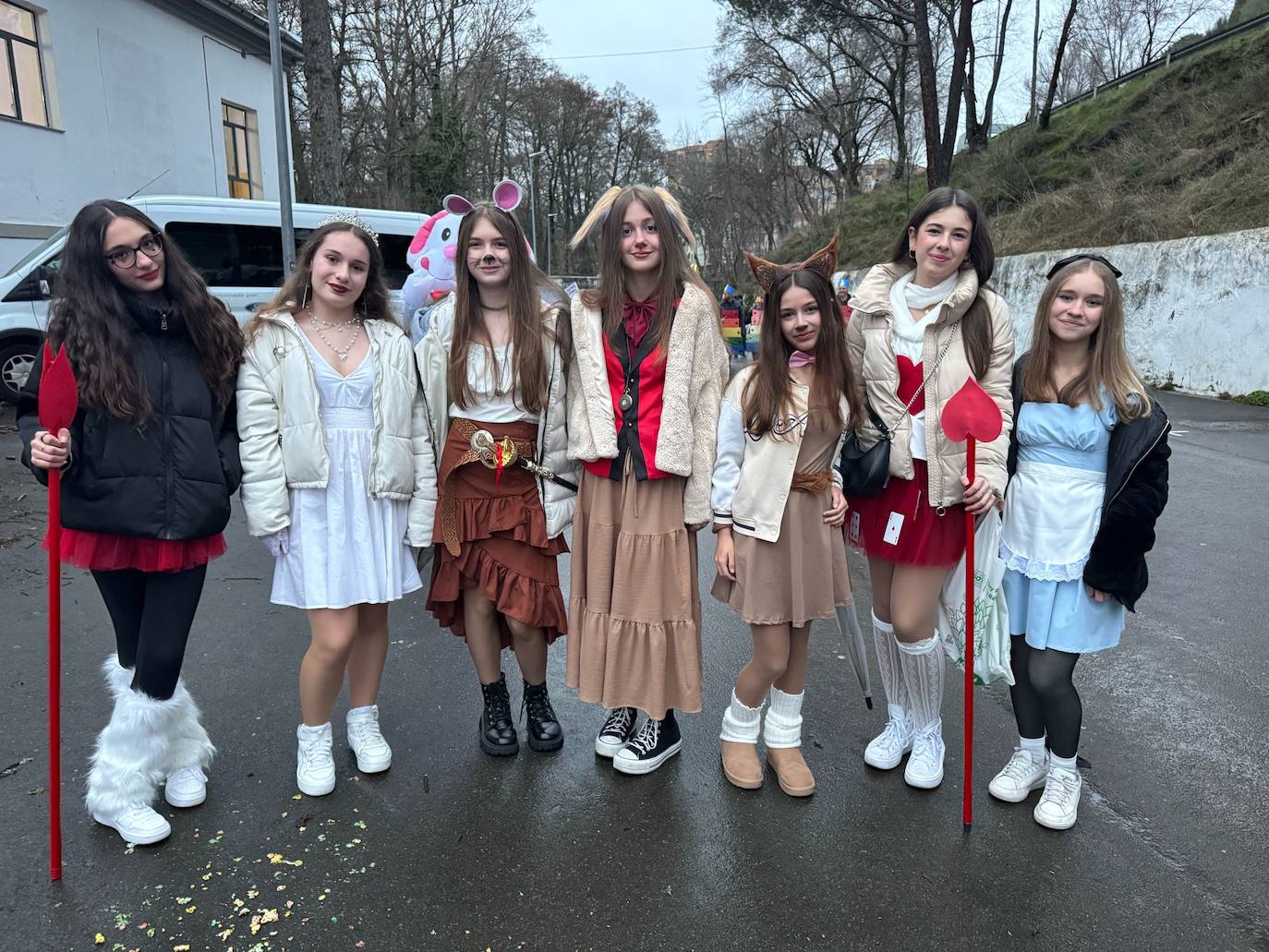 Multitudinaria fiesta de Carnaval en Béjar aún sin desfile por la lluvia