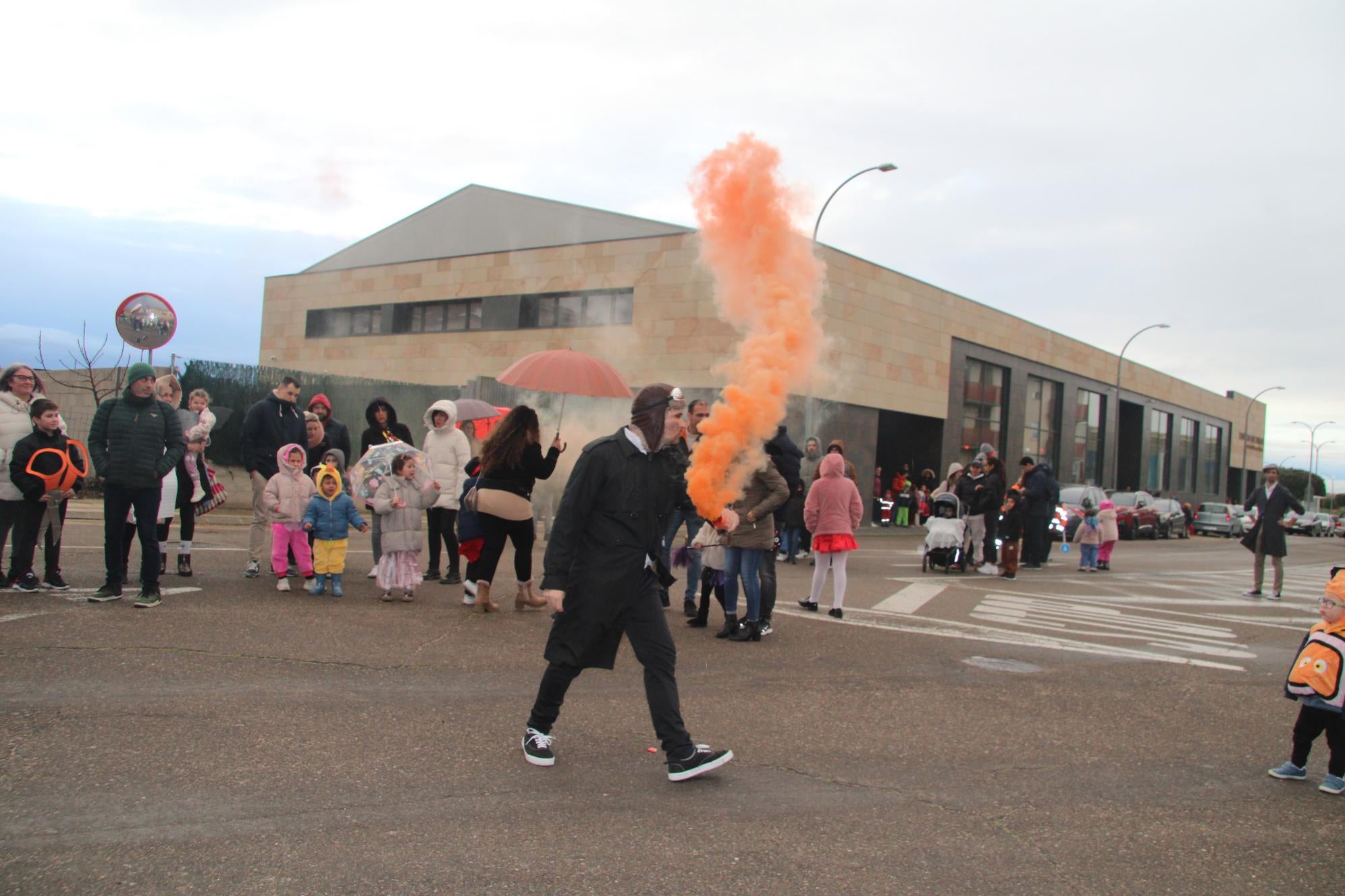 La fiesta familiar llega a las calles y el multiusos en Villares de la Reina