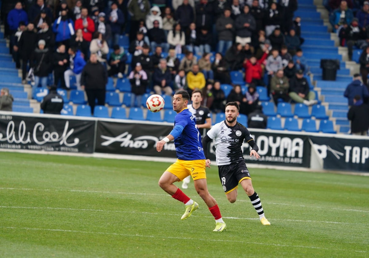 Jonny Arriba, en una acción del partido contra el Andorra.