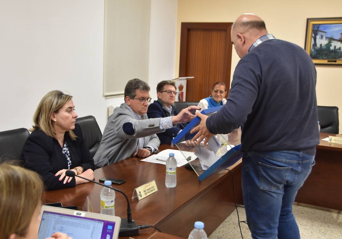 Votación en el Ayuntamiento de Cabrerizos para elegir al juez de paz