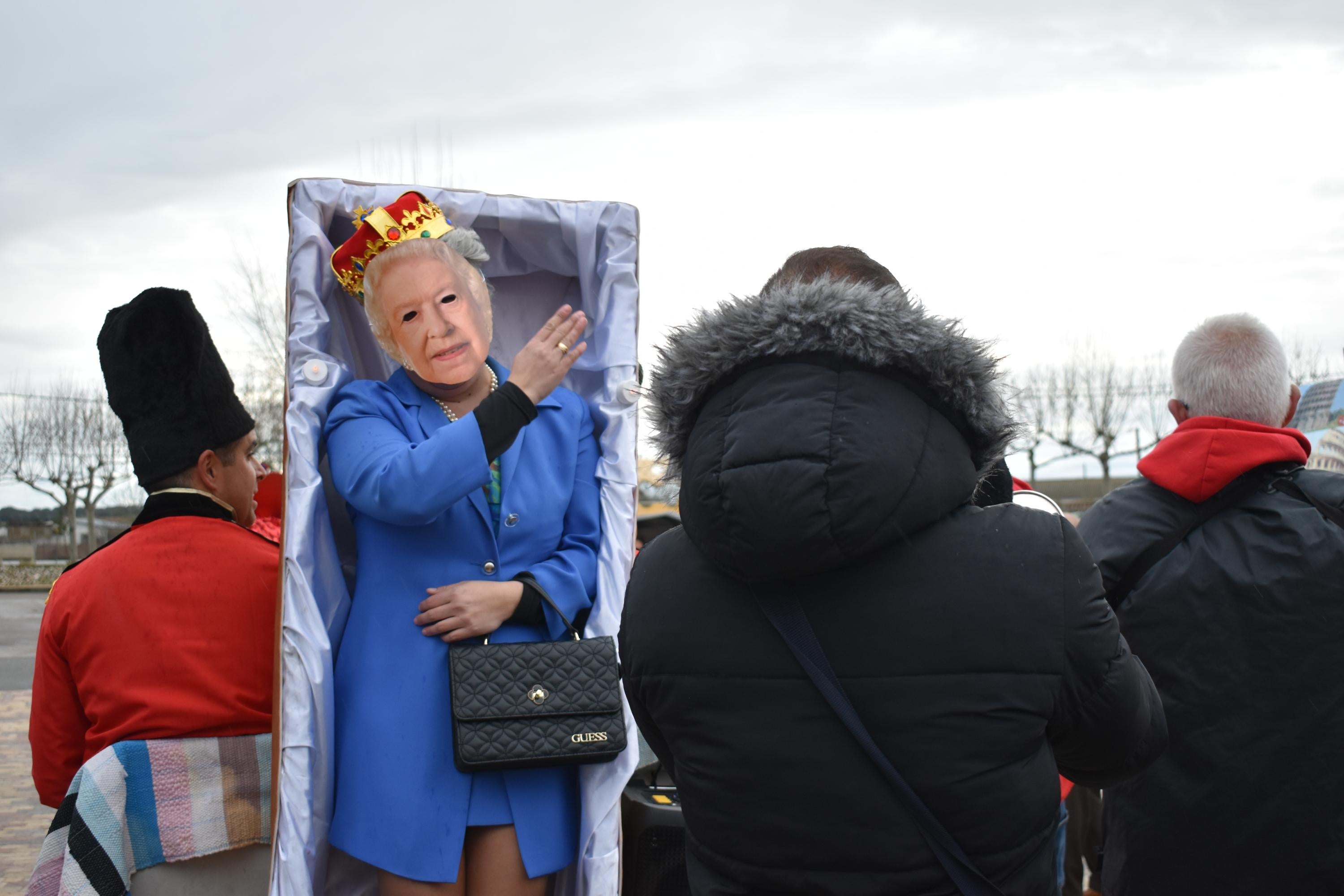 El cortejo fúnebre de la reina Isabel II o Jesucristo, presentes en el concurso de disfraces de Matilla de los Caños del Río