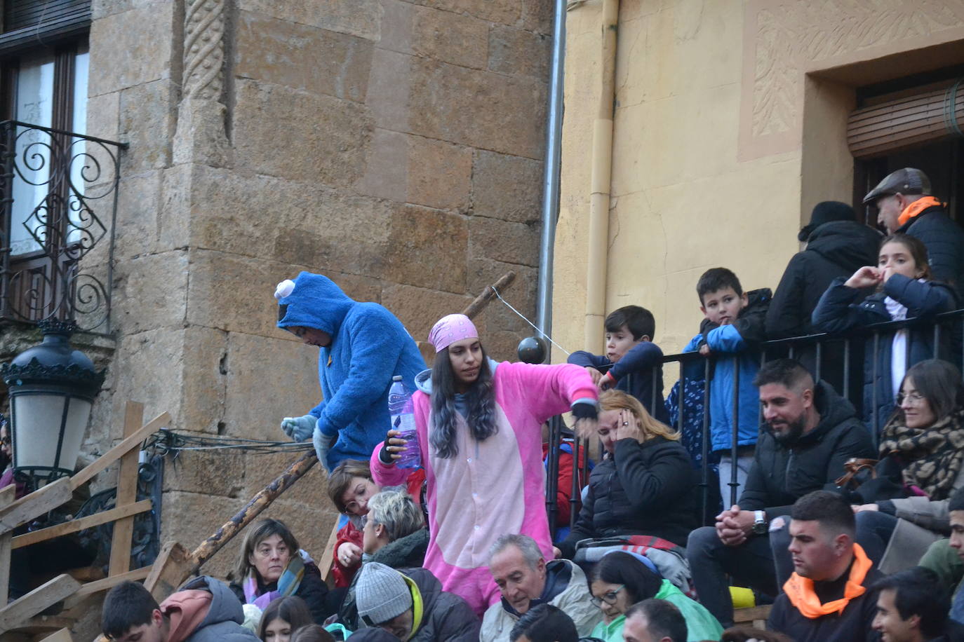 Una imponente charra conquista el Carnaval del Toro