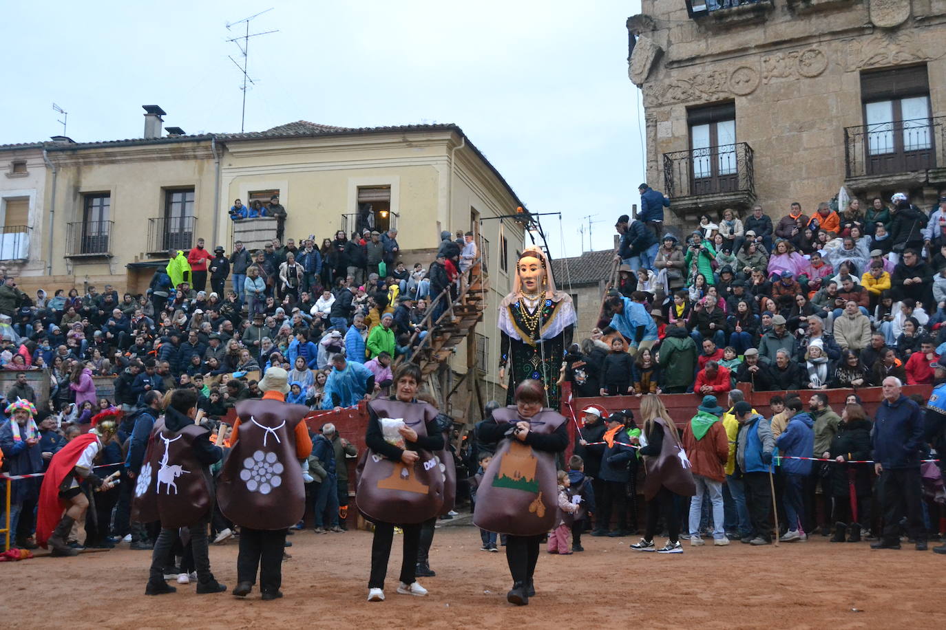 Una imponente charra conquista el Carnaval del Toro