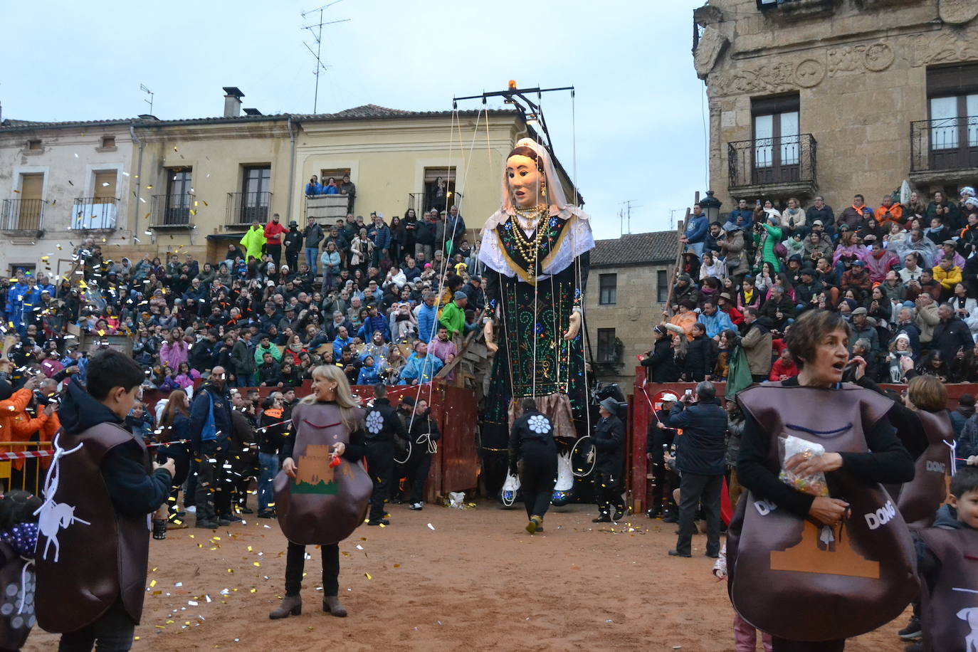 Una imponente charra conquista el Carnaval del Toro