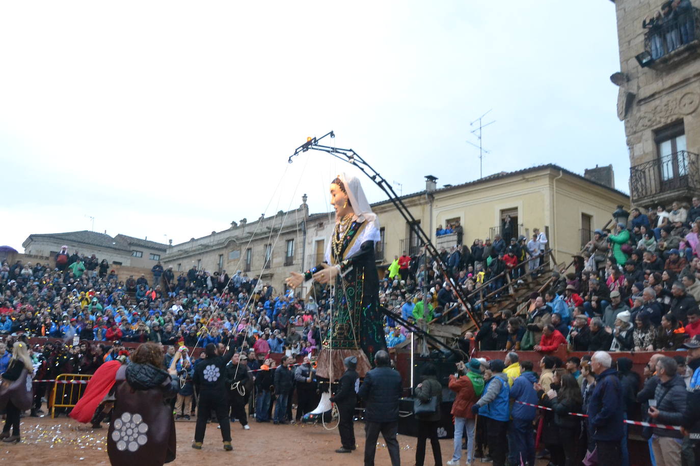 Una imponente charra conquista el Carnaval del Toro