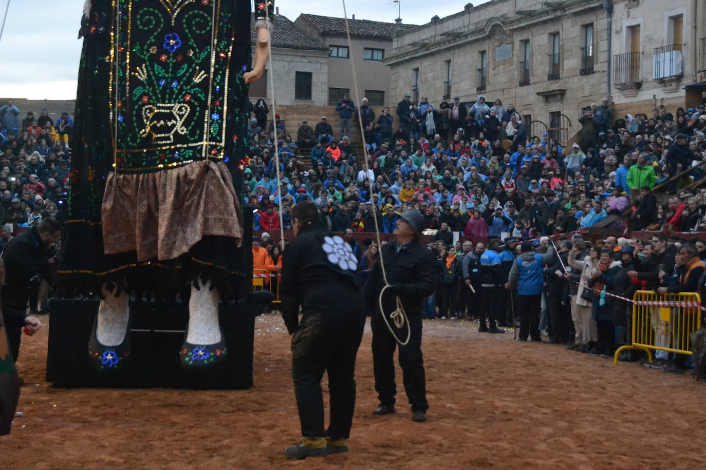 Una imponente charra conquista el Carnaval del Toro