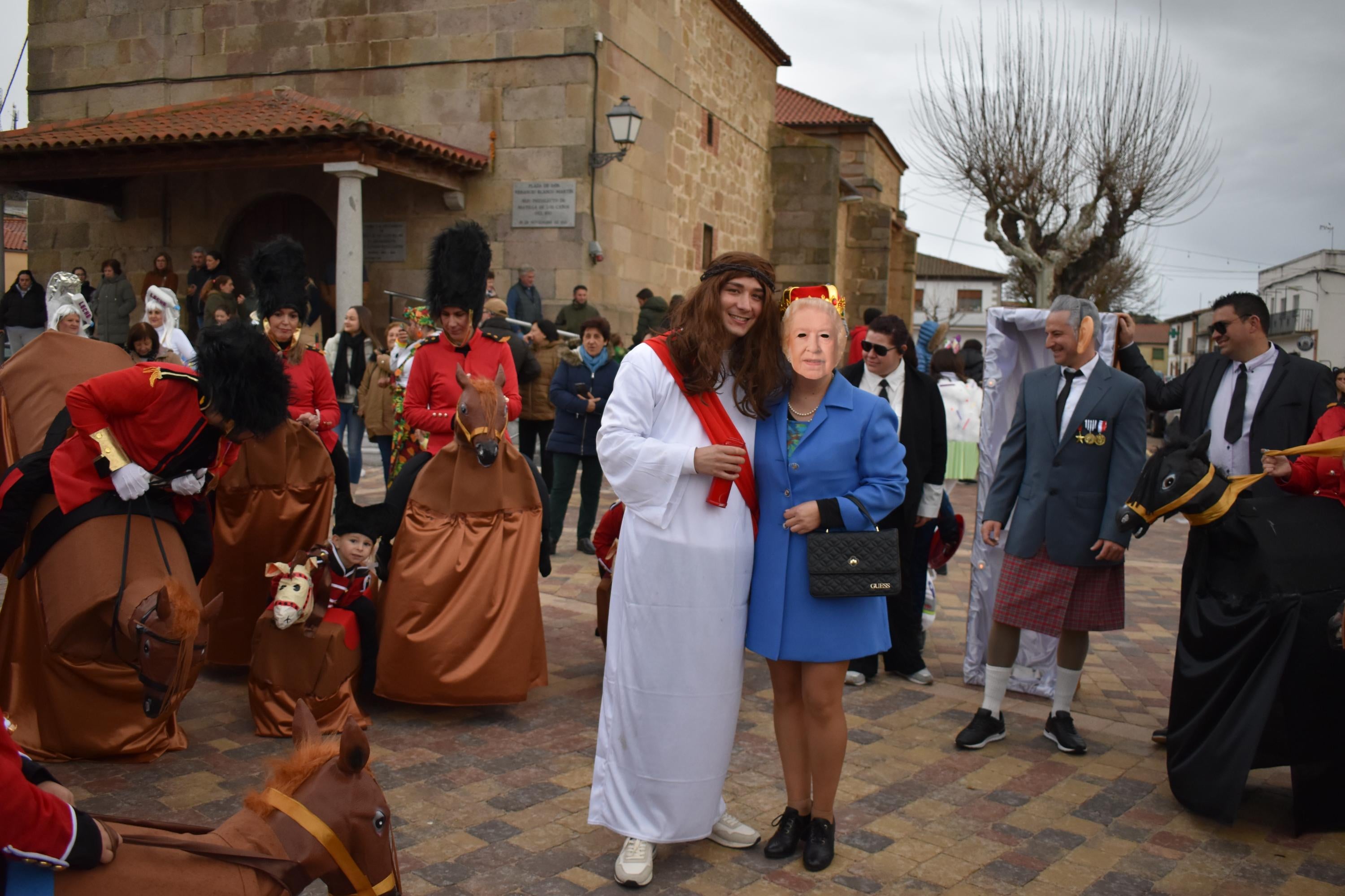 El cortejo fúnebre de la reina Isabel II o Jesucristo, presentes en el concurso de disfraces de Matilla de los Caños del Río