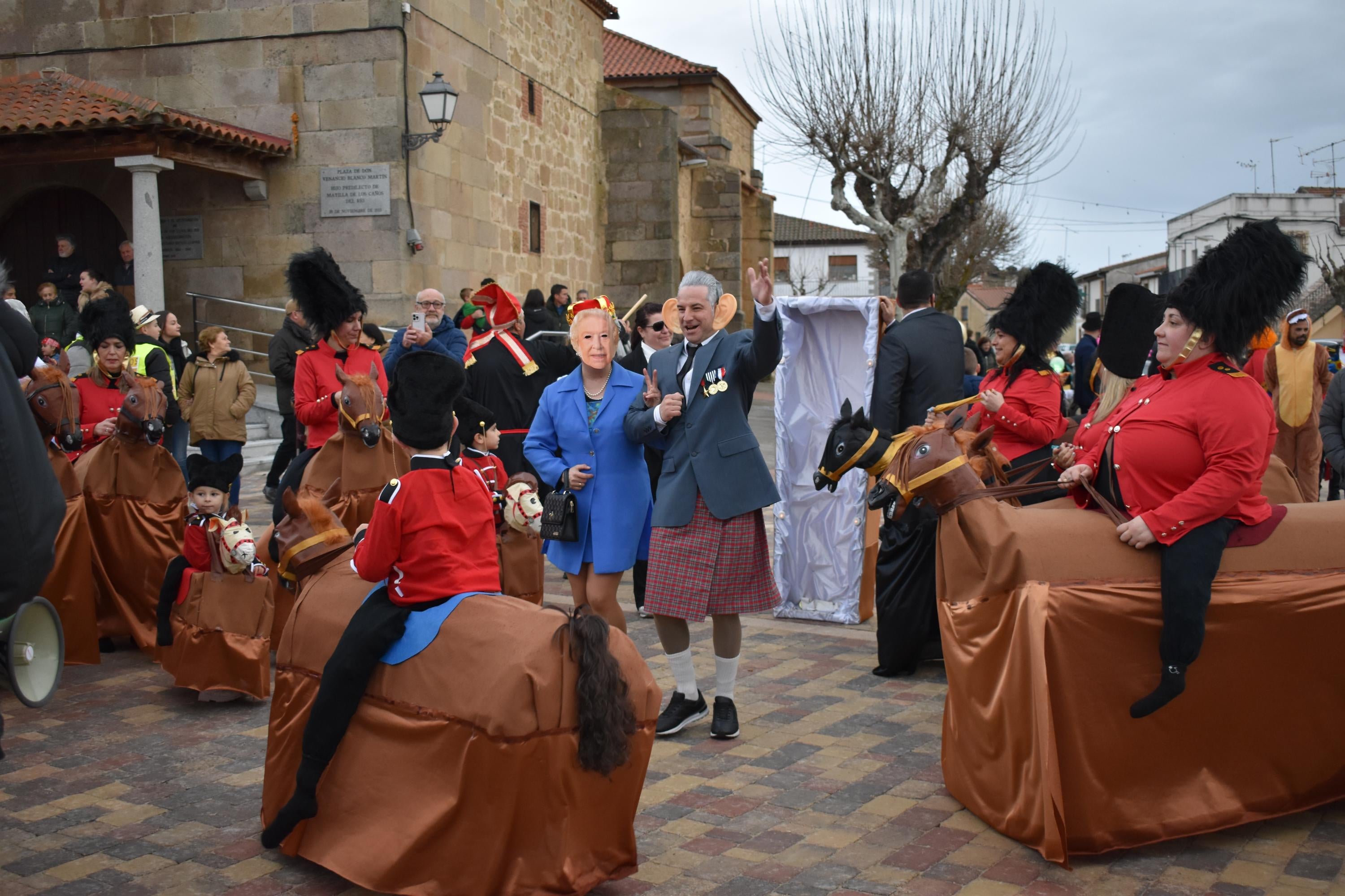 El cortejo fúnebre de la reina Isabel II o Jesucristo, presentes en el concurso de disfraces de Matilla de los Caños del Río
