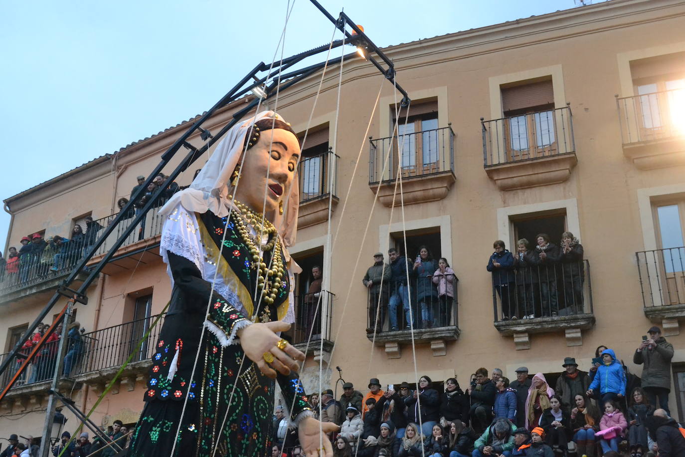 Una imponente charra conquista el Carnaval del Toro
